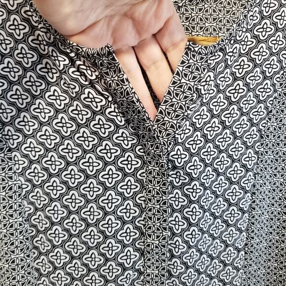 Banana Republic Blouse Small Split V Neck Button Popover Baby Doll - Picture 7 of 9